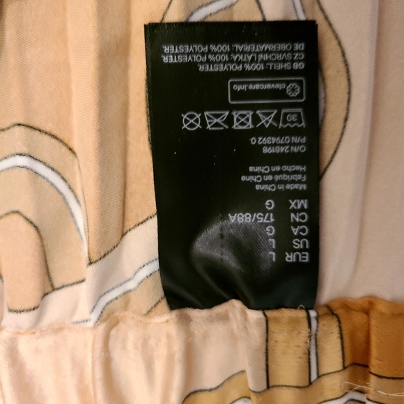 H & M  pleated skirt size L satin - Picture 5 of 5